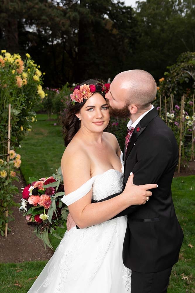 groom kiss his bride at Ballarat botanical gardens