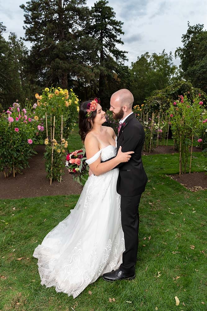 bride and groom hugging at Ballarat botanical gardens