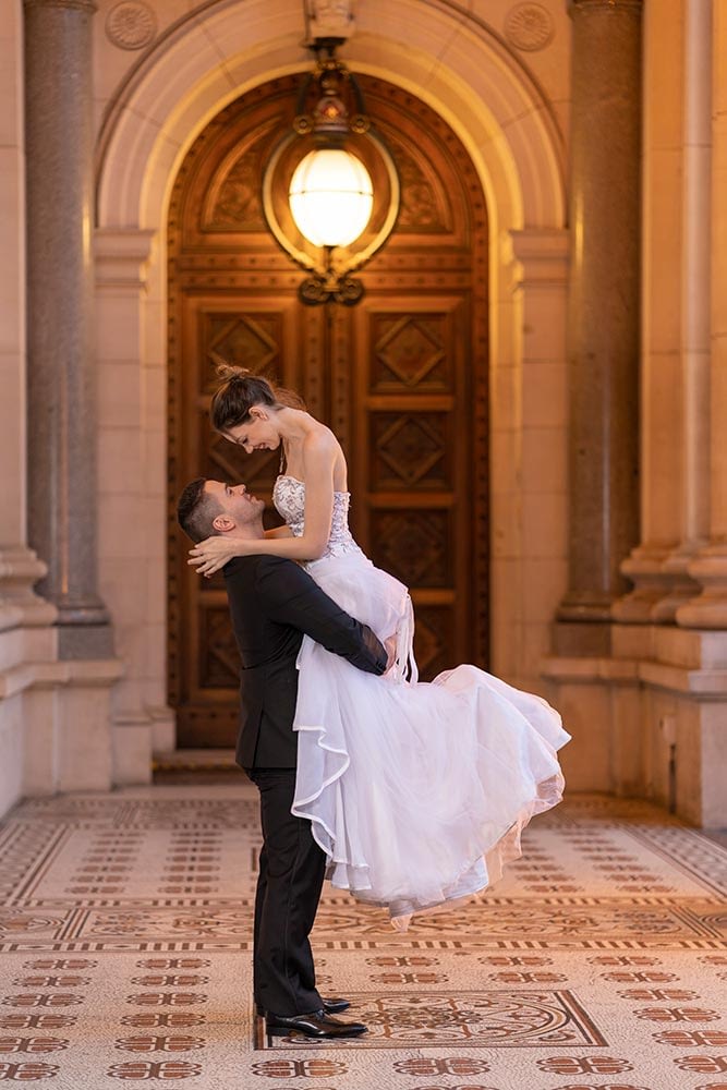 groom lift the bride up pose at Parliament house