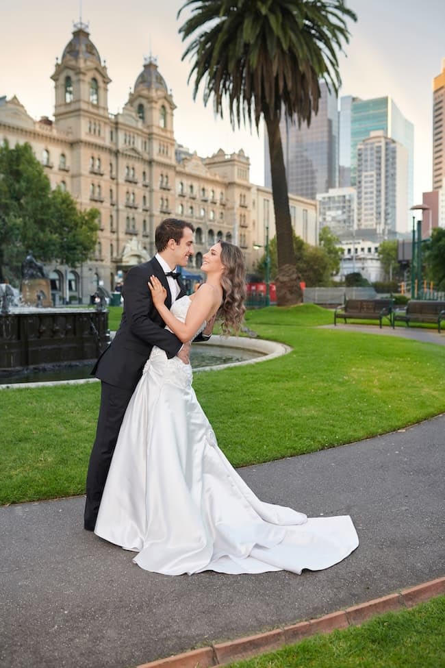 bride and groom photos in Melbourne city