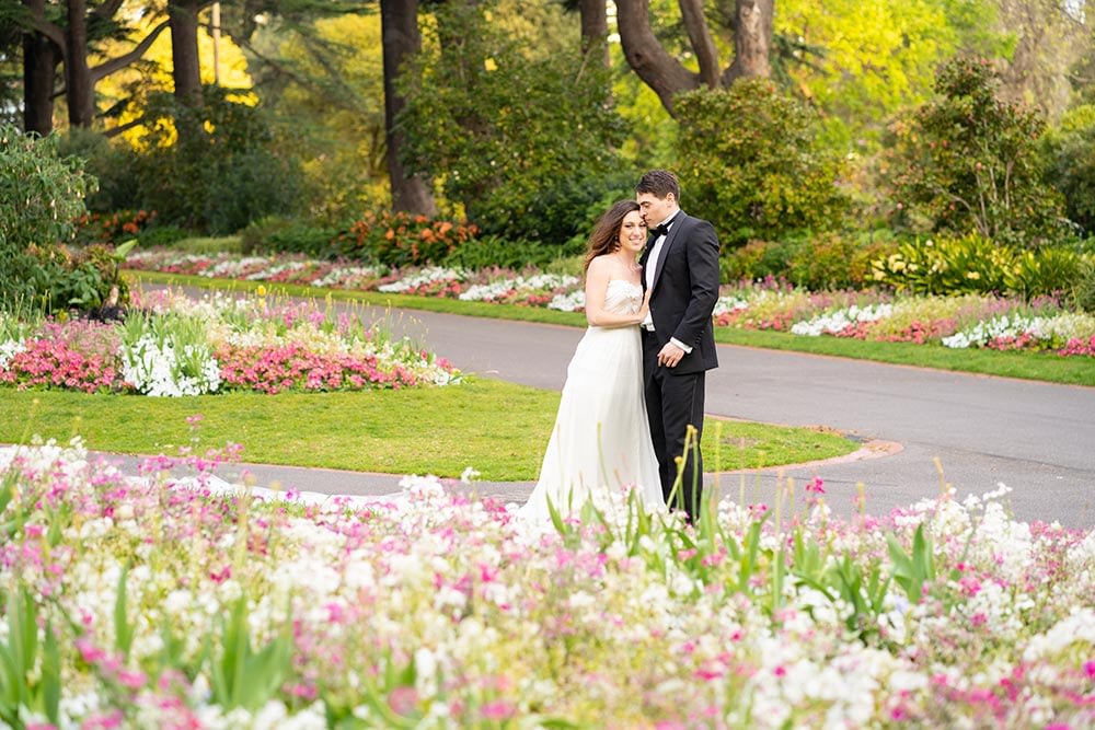 wedding photograph of bride and groom at Fitzroy Gardens