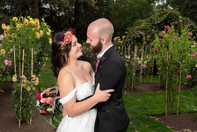 bride and groom in ballarat botanical gardens